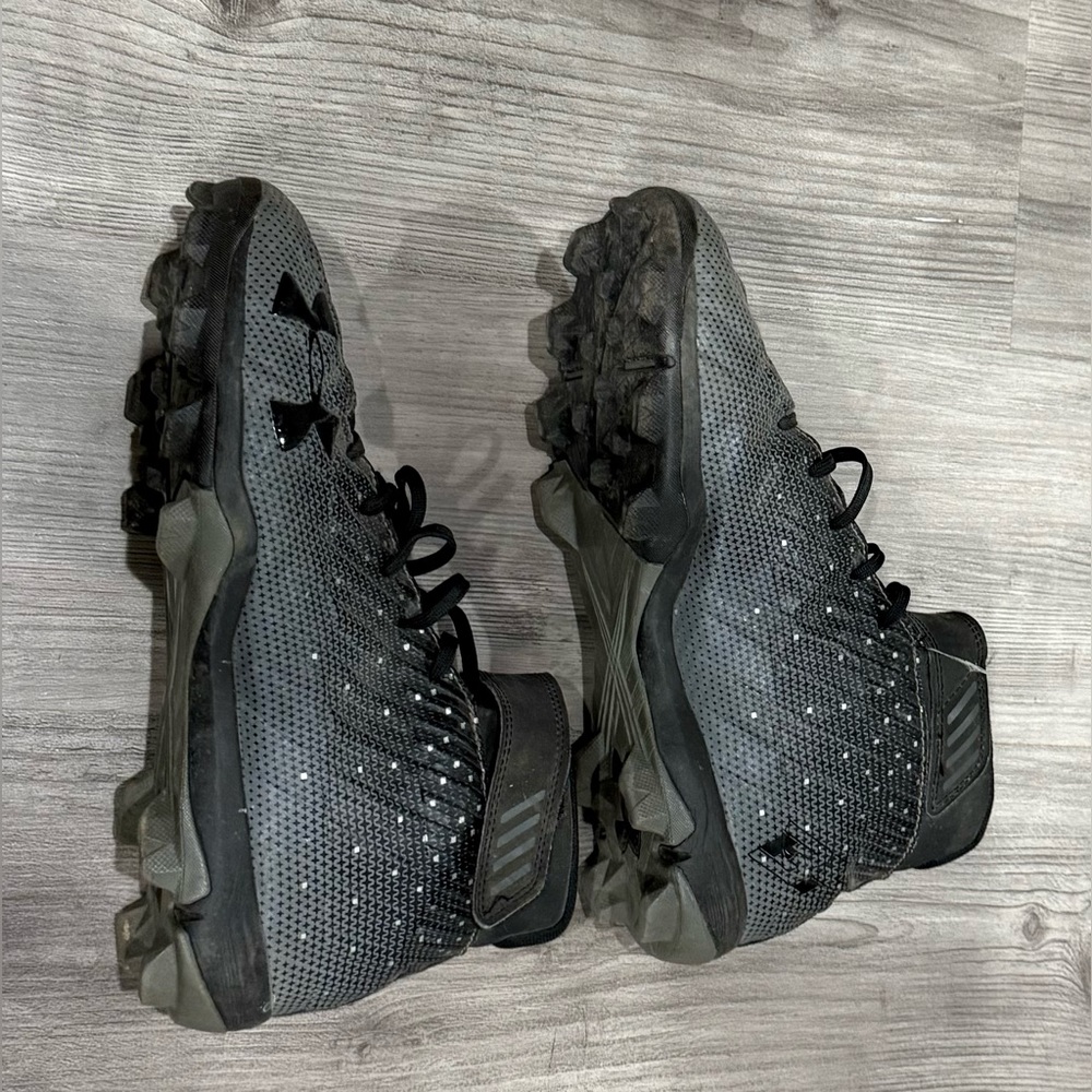 Under Armour Boys Black Football Cleats